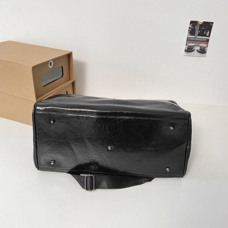 YILIAN Travel bag, unisex hand luggage soft leather, large capacity light sports fitness bag